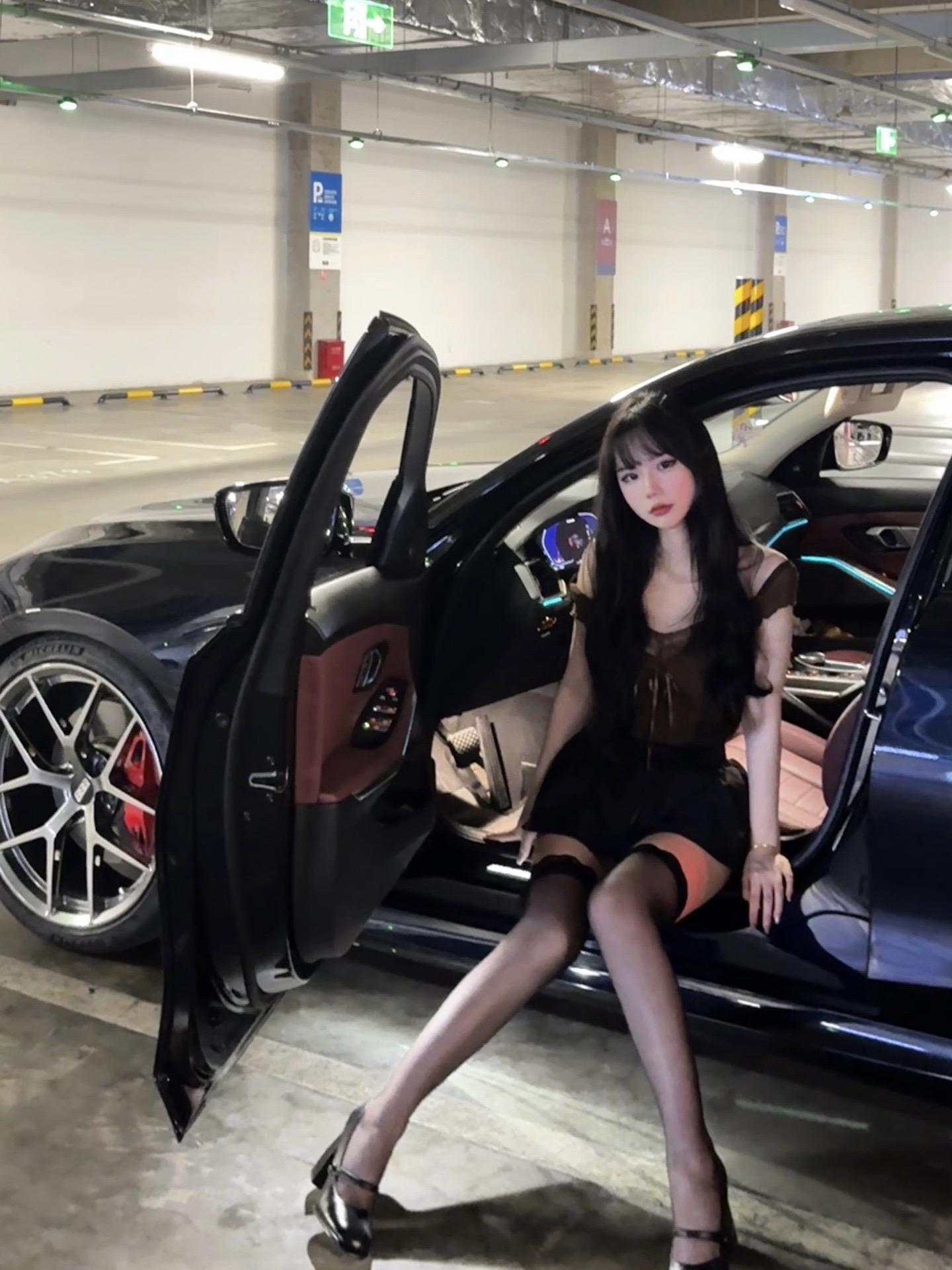 宝马3系330Li M运动曜夜套装展示图3