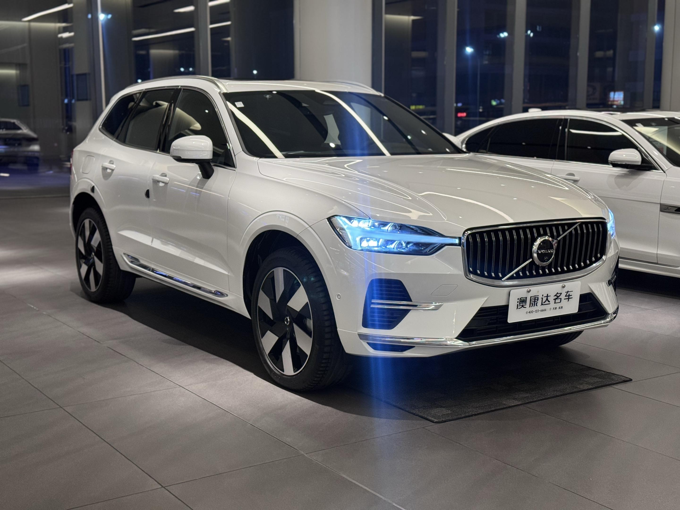 沃尔沃XC60 PHEVT8 四驱长续航智远极夜黑版展示图1