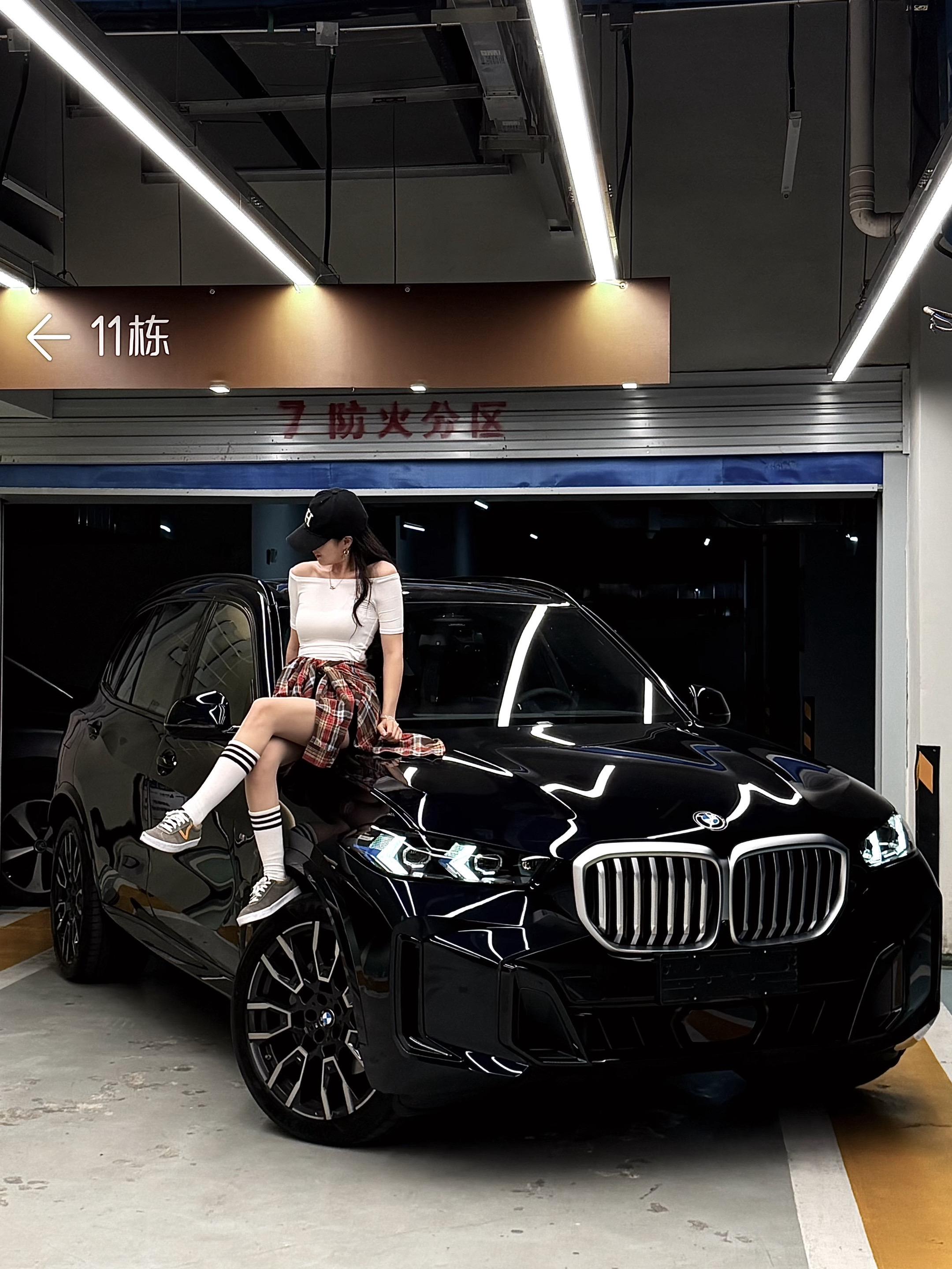 宝马X5改款 xDrive40Li 尊享型M运动曜夜套装展示图3