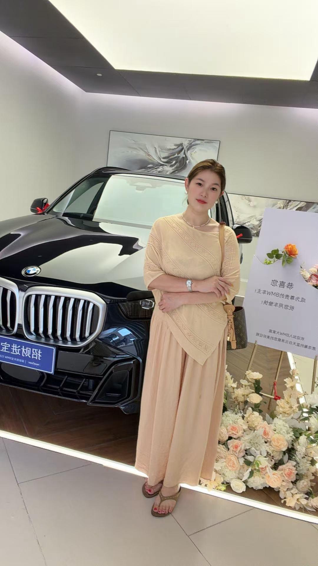 宝马X5改款 xDrive40Li 尊享型M运动曜夜套装展示图1