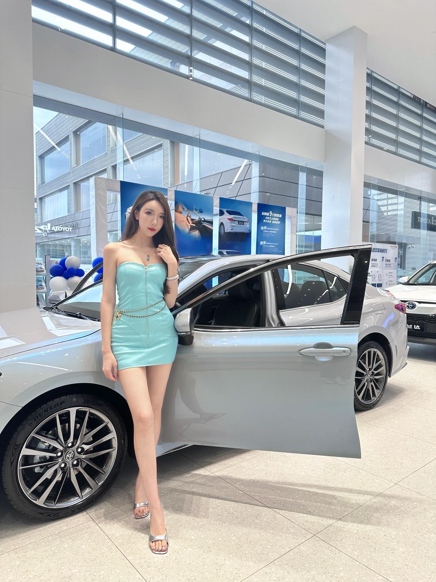 凯美瑞双擎 2.0HSE 运动Lite版展示图1