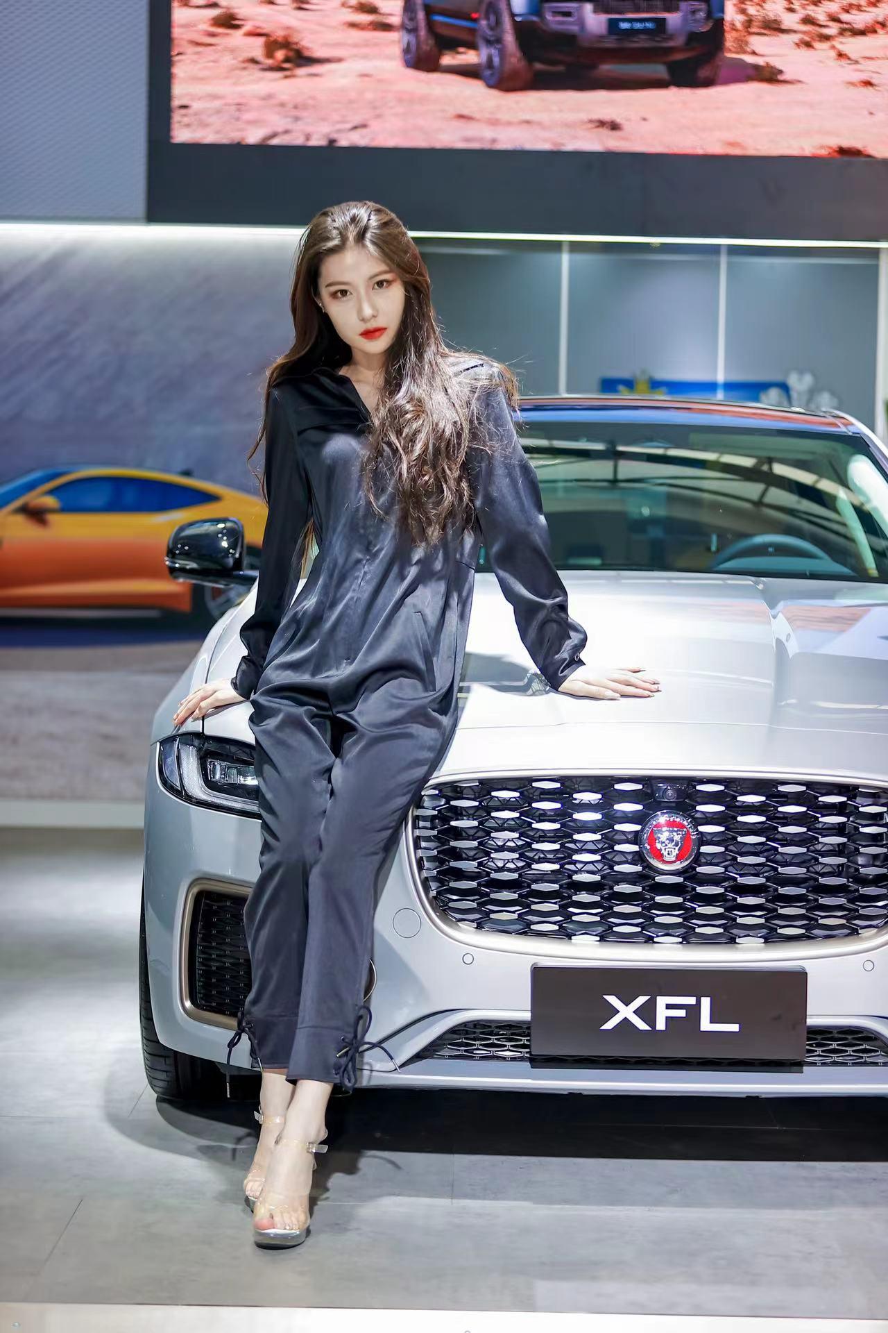 捷豹XFL2.0T P250 两驱尊享豪华版展示图2