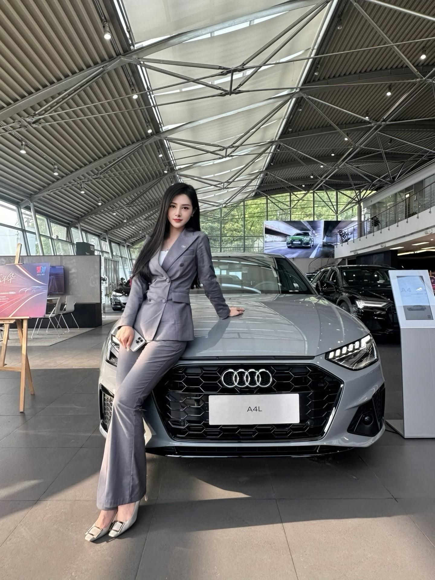 奥迪A4L200万辆悦享版 40 TFSI 豪华动感型展示图1